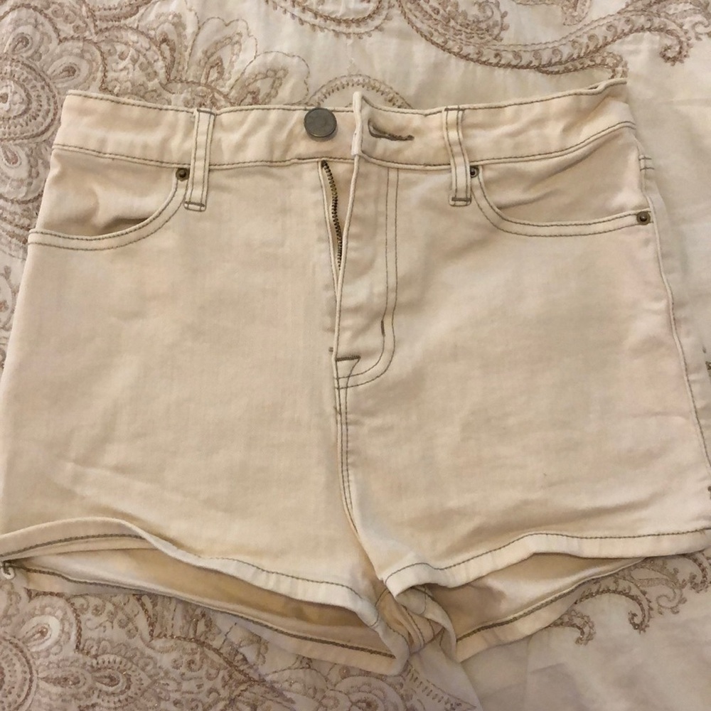 bdg shorts sz 26 - cream coloured